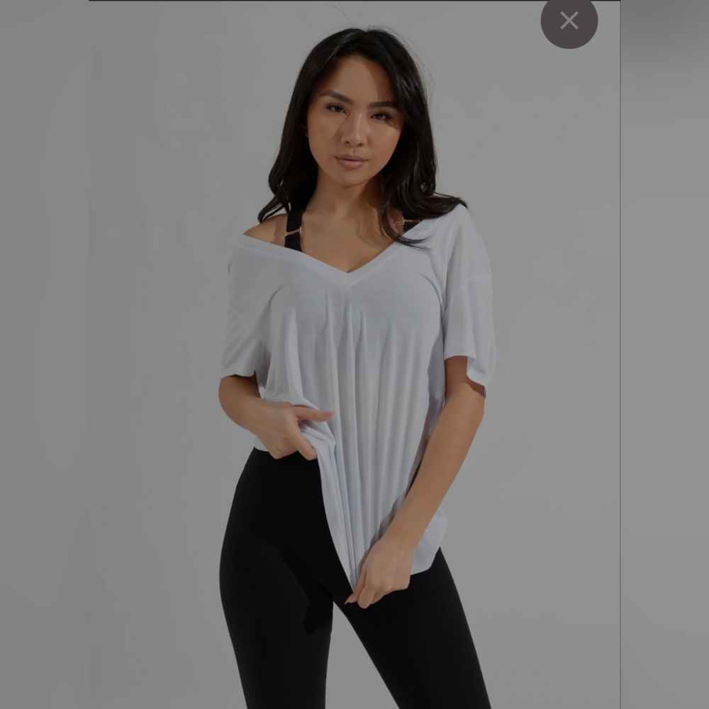 V neck reversible pump color